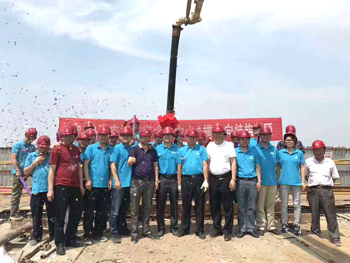 6月16日南京液壓布料機合作北京城建南京世貿(mào)中心項目封頂 6月16日南京液壓布料機合作北京城建南京世貿(mào)中心項目封頂